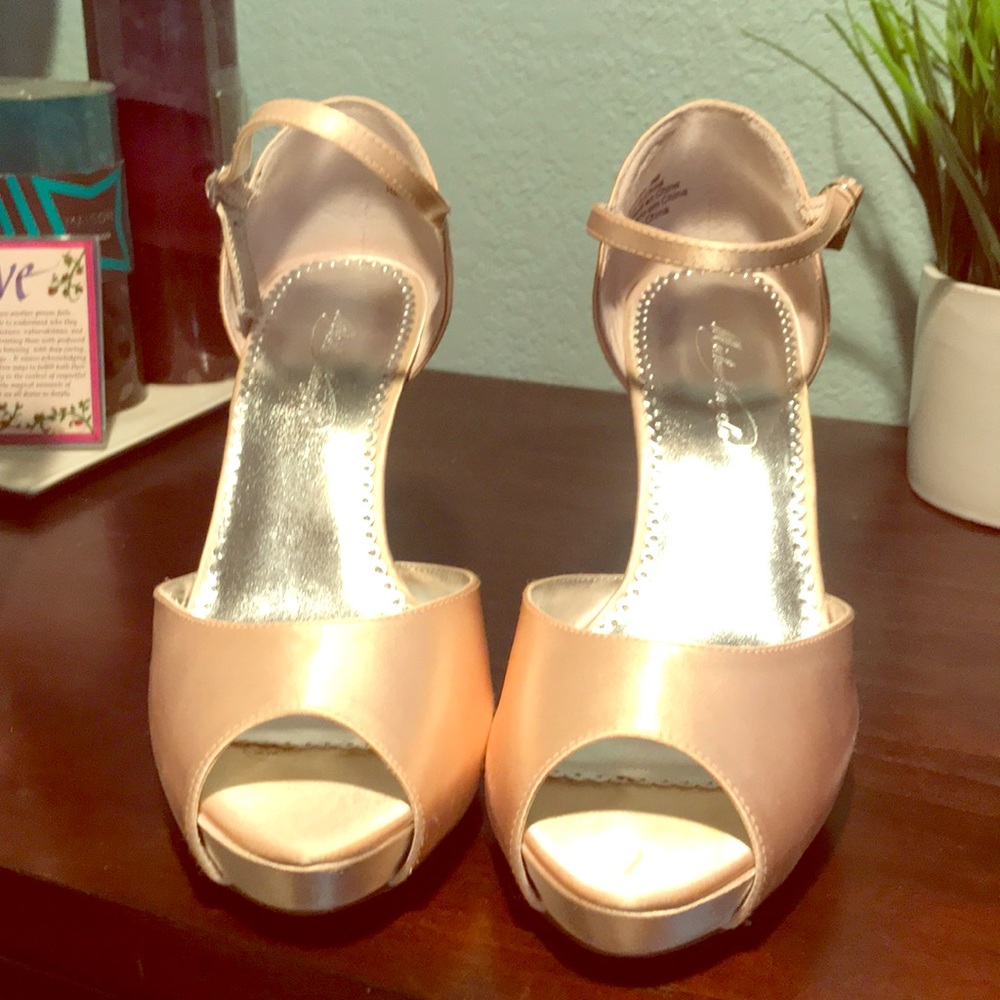 Champaign peep toe heels